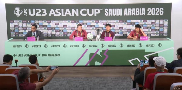 kaiyun-与奖杯合影！安东尼奥：我们怀揣巨大梦想 胡荷韬：希望创造历史