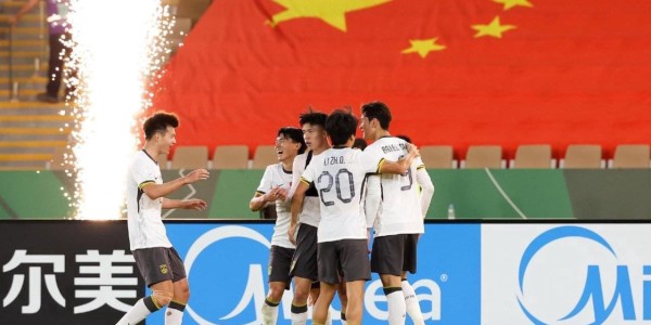 kaiyun-与奖杯合影！安东尼奥：我们怀揣巨大梦想 胡荷韬：希望创造历史