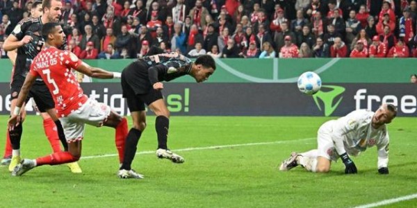 开云入口-上半场戴帽！穆西亚拉就是孔帕尼心目中的齐祖小罗